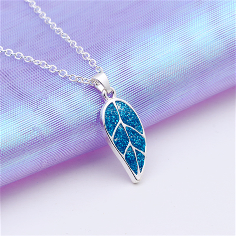Europe and America new pattern Silver ornament Pendant Fashionable Stretch leaf opal Pendant temperament Opal