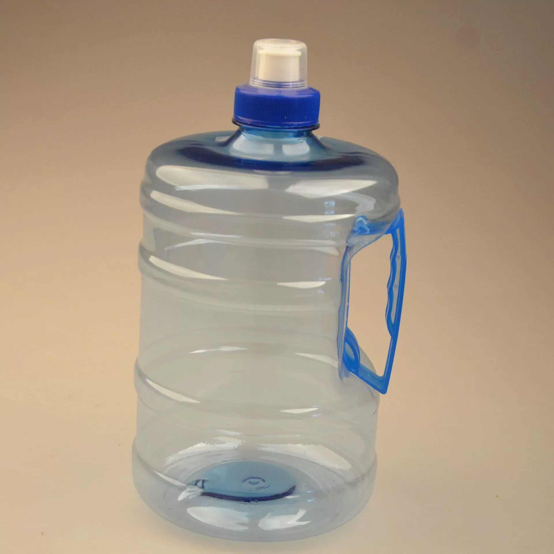 Пластиковая дорожная спортивная бутылка для воды