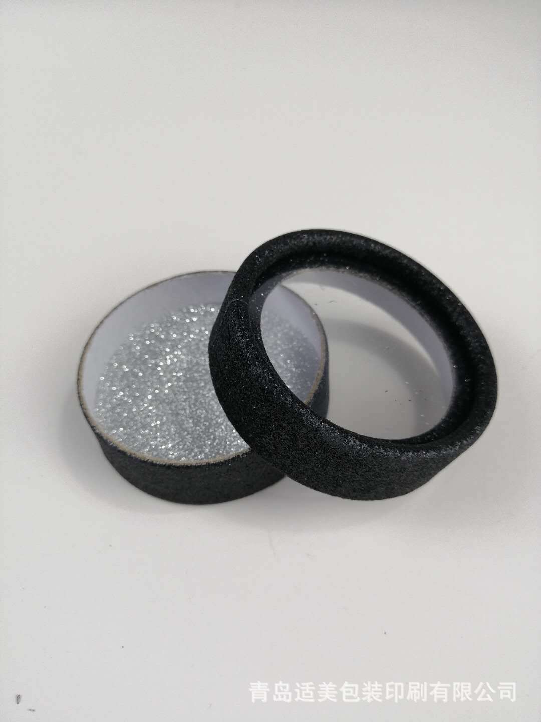 黑色圆形睫毛盒 金葱纸睫毛盒批发 青岛包装盒工厂丝带烫金Logo