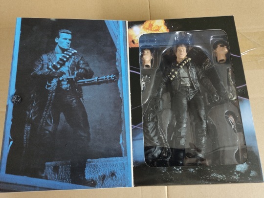 NECA 8寸盒装 动漫模型玩具 T800阿诺终结者豪华版重武器手办模型