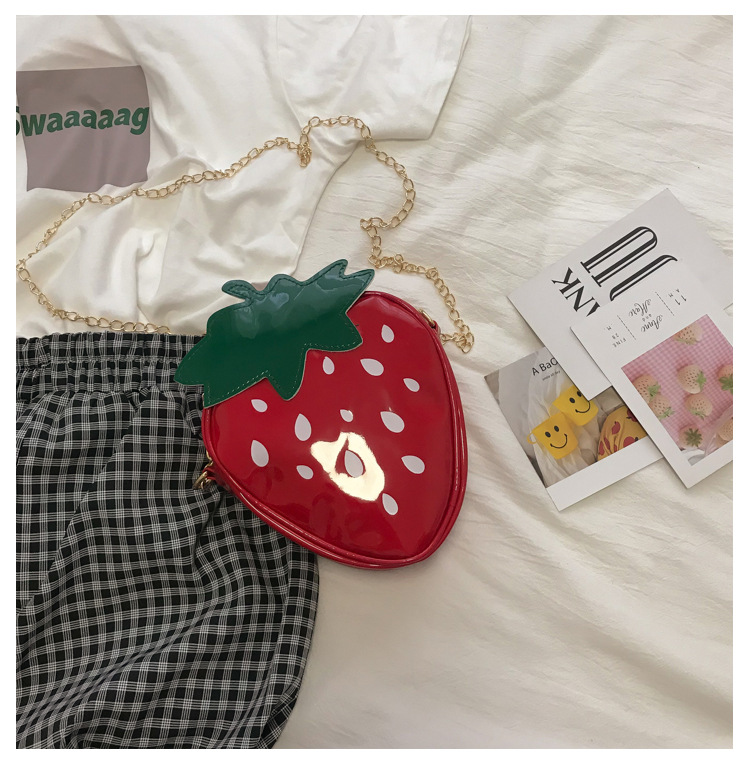 2020 New personalized women's bag, pineapple and strawberry bag, color-blocking chain, single-shoulder crossbody small bag, creative backpack for export undefined