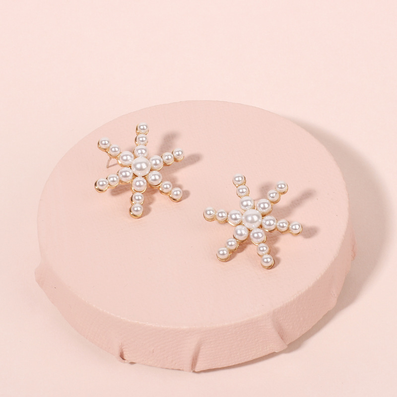 Fairy Fashion Snowflake Girls Alloy Pearl Earrings Nihaojewelry display picture 5