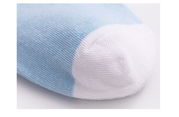 Korean Cartoon Blue Sky Clouds Ladies Mid-tube Socks Pure Cotton Sweat-absorbent Women's Socks display picture 5