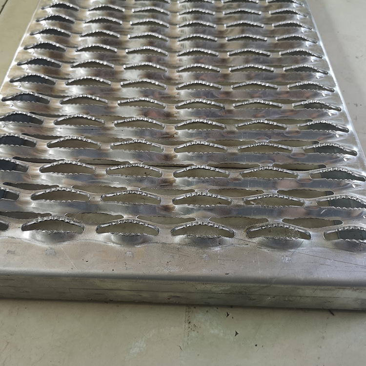 鳄鱼嘴防滑板@铝合金鱼嘴防滑板@四川机械设备用贝壳纹防滑踏步板