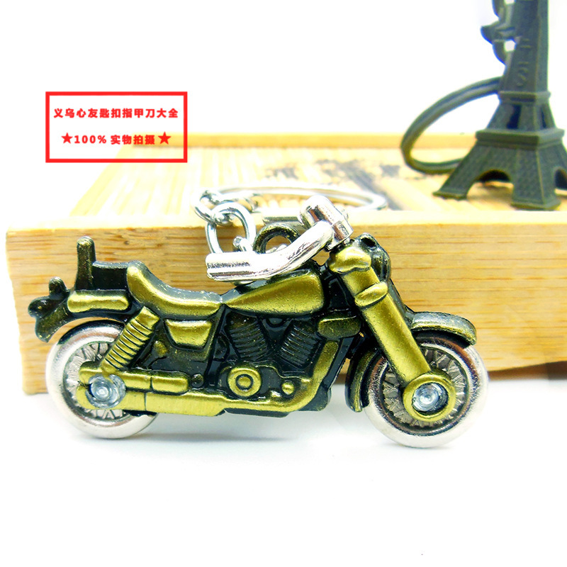 Eating chicken carrier motorcycle keychain pendant creative cross-country motorcycle model keychain manufacturers straight batch