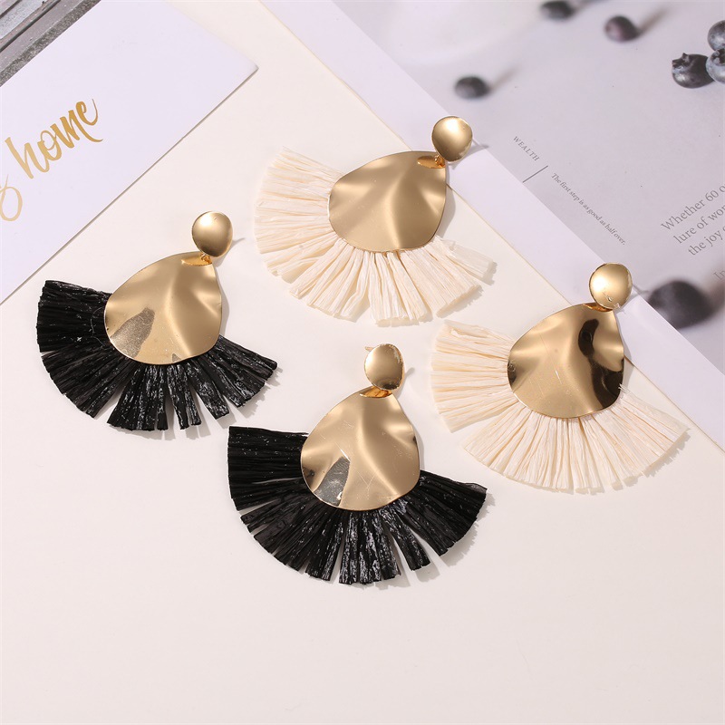 Nouveau Boucles D'oreilles Creative Coloré Papier Pliage Fan Exagérée En Forme De Boucles D'oreilles De Femmes Automne Hiver Tendance Défilé Rue Tir Boucles D'oreilles display picture 4