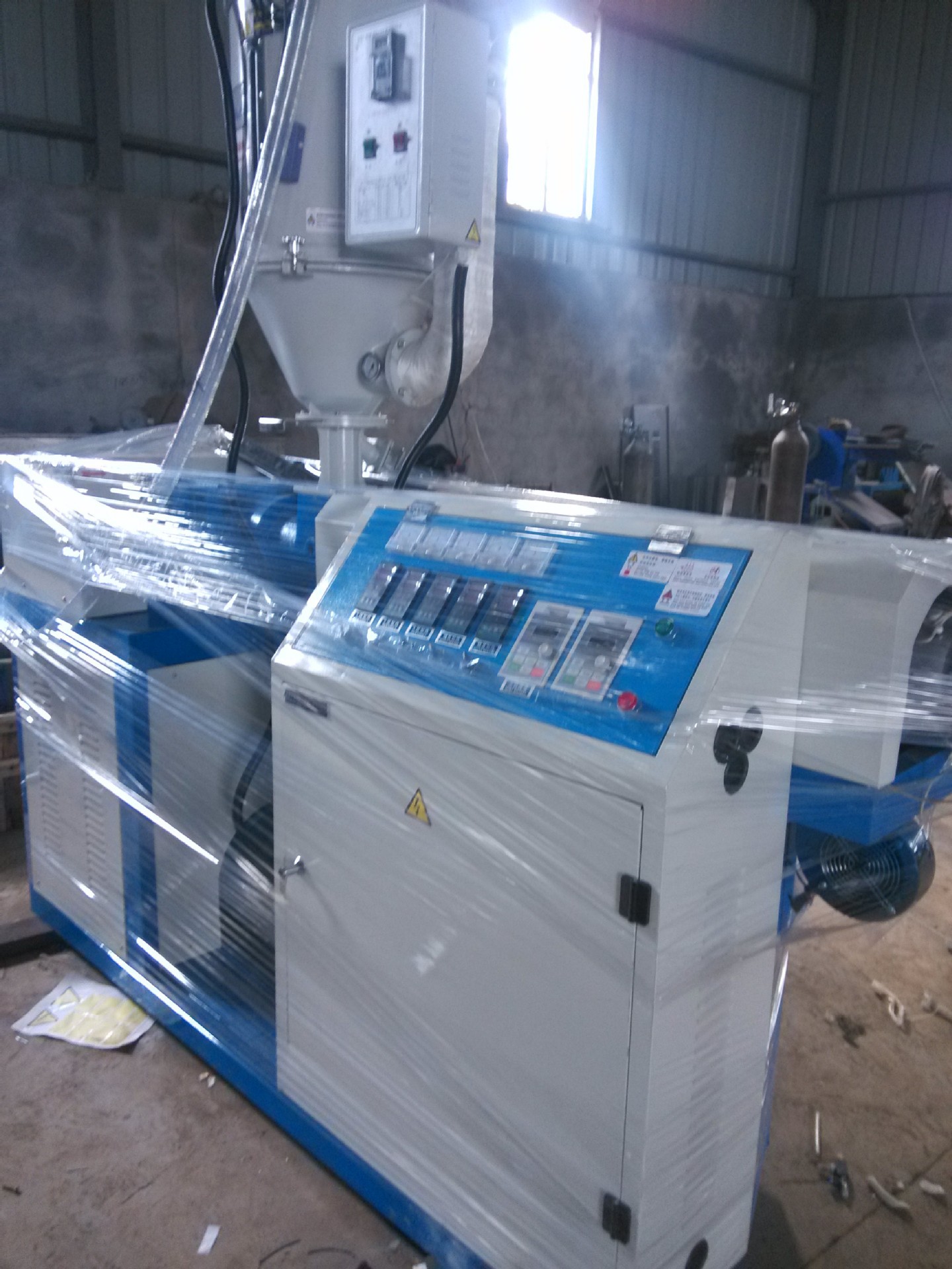 厂家TPU塑料挤出机器    PE管材塑料挤出机械