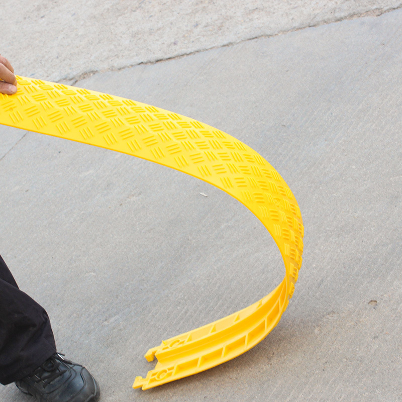 PVC黄色小线槽板室内线槽过线板电线护线板办公室线槽盖线板