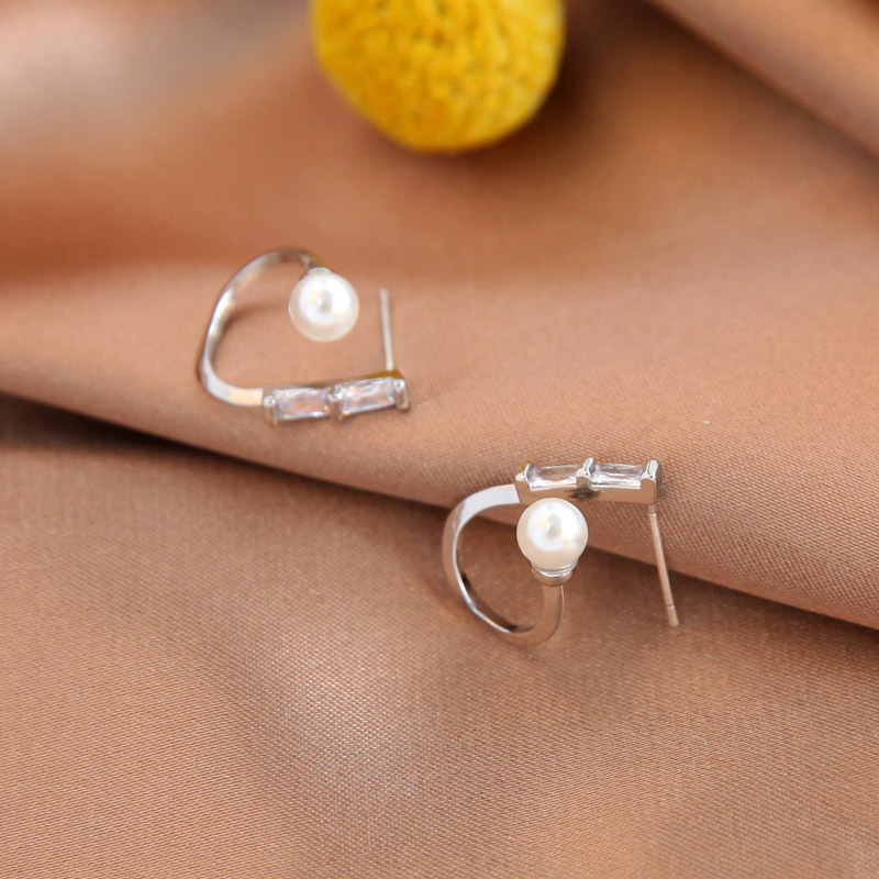 Geometric Earrings S925 Silver Diamond Earrings Korean Pearl Earrings Women display picture 5