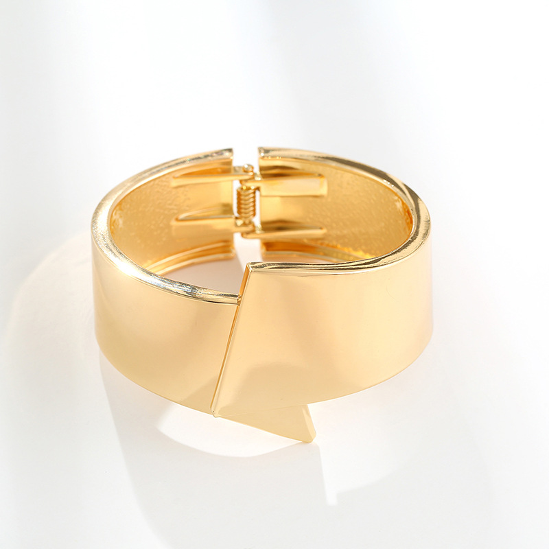 wide side spring open bracelet