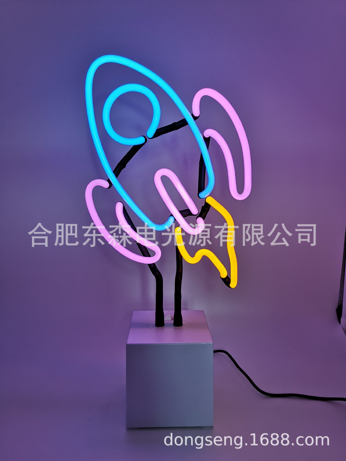 로켓 네온 라이트, 로켓 네온 라이트의 영국 버전을 공급