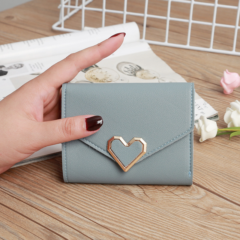 Retro Three-fold Heart-shaped Buckle Wallet display picture 12