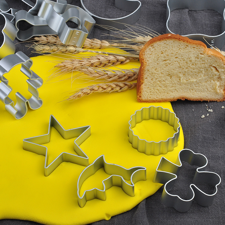 In stock wholesale aluminum alloy biscuit mold cartoon Three-dimensional cookie mold pineapple cake baking tool mousse cake mold