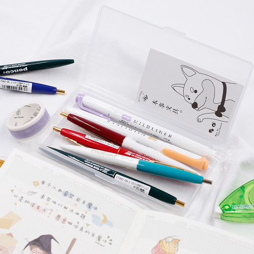 Stickers and notes are packed and stored in stationery boxes and pencil boxes. Mini small boxes are sorted and sorted.