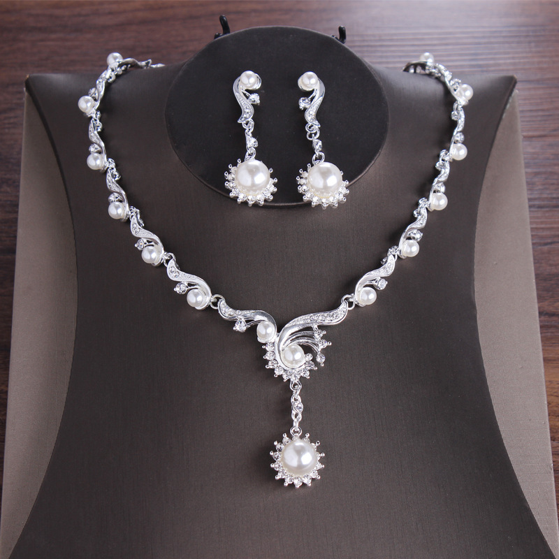 Necklace from pearl