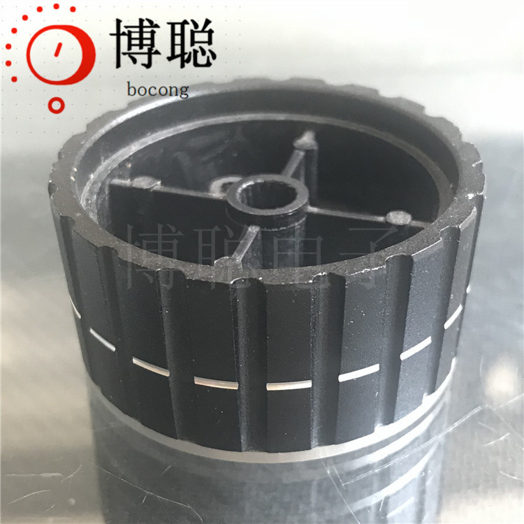 ���ҹ�Ӧ��ɫ���������������Ͻ���ť ֱ��41*22������λ��ñ��