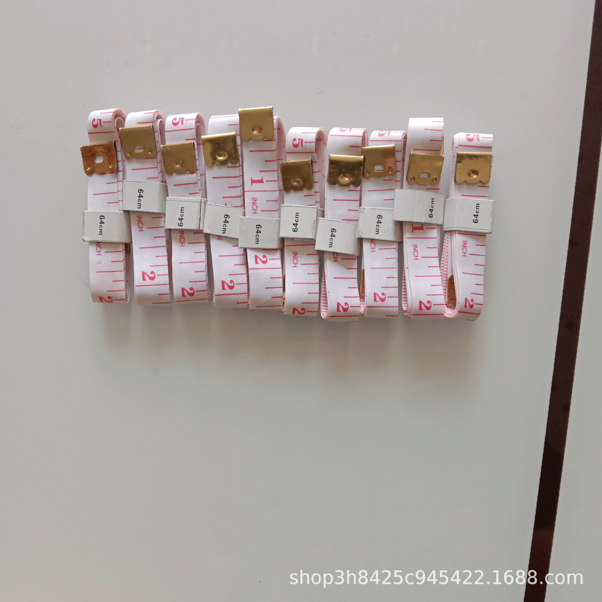 Настраиваемая белая мягкая лента длиной 64 см и шириной 11 мм с металлической железной головкой поддерживает OEM-обработка OEM