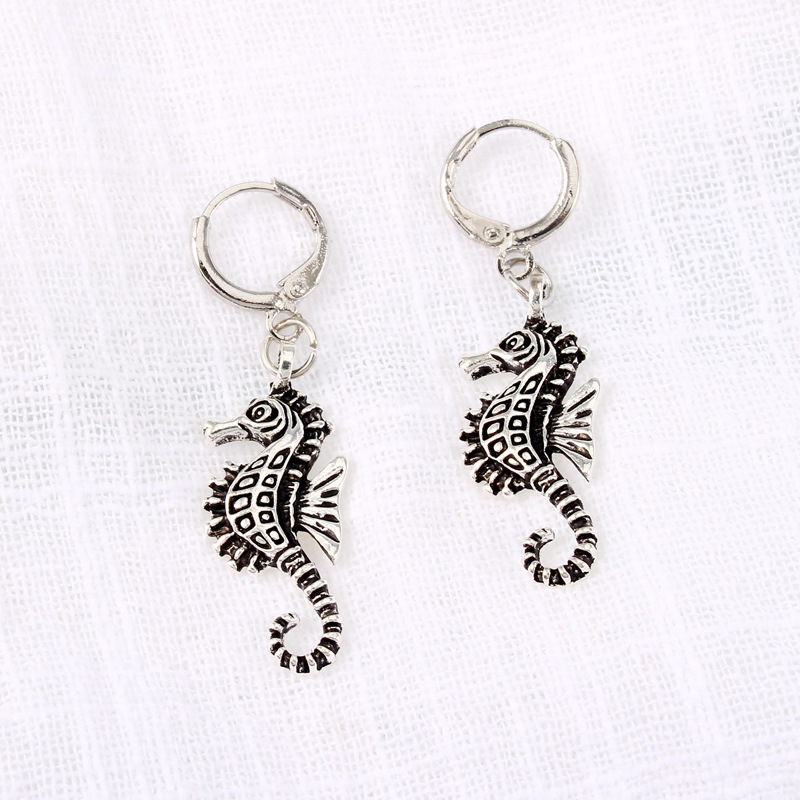 European Fashion Alloy Animal Hoop Earrings Cute Personalized Three-dimensional Seahorse Pendant Earring Ear Clip Female display picture 9