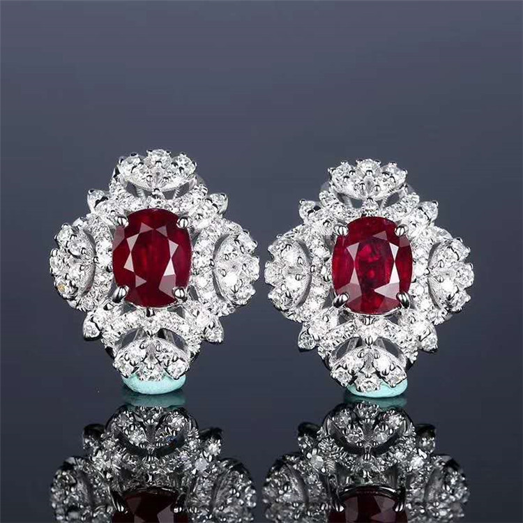Luxury models Choi Bao Earrings 18K Gold inlaid 0.52 0.43 Carat natural Pigeon blood red gemstone Ear Studs