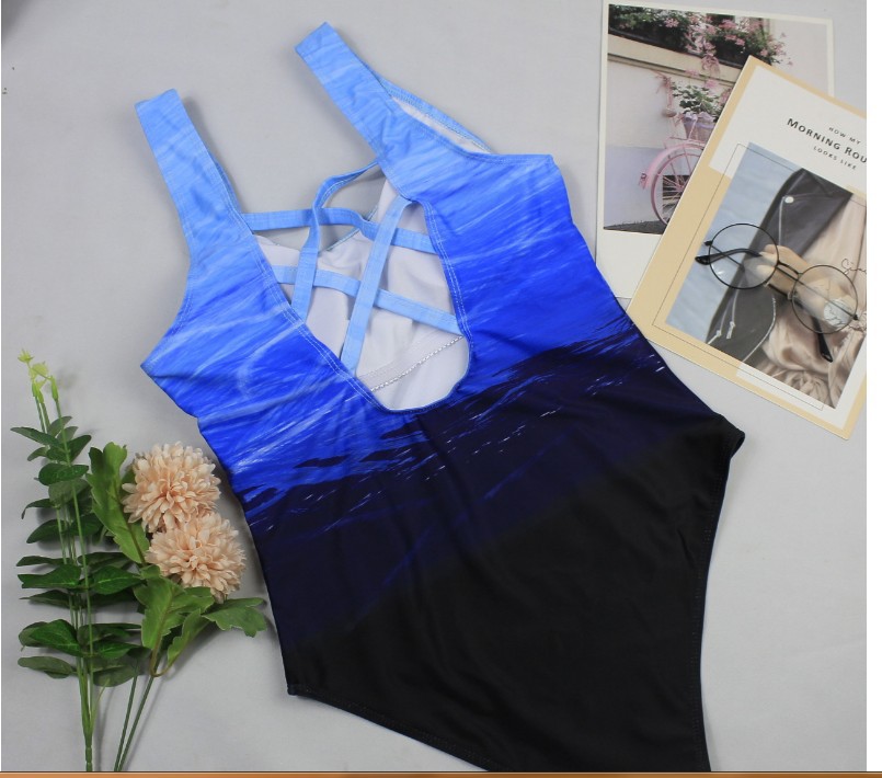 Bikini-baddräkt i ett stycke med gradienttryck i plusstorlekar_voghion.com