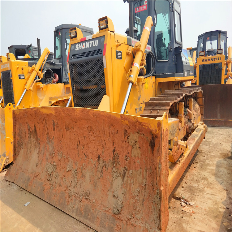 Usada bulldozer SD16 empujando montaña, SD22 empujando montaña para una variedad de terrenos, potencia completa, ver el coche en el sitio