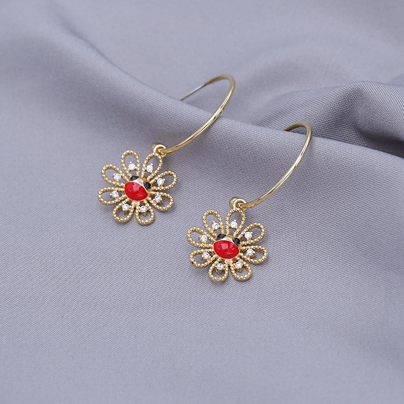 Fashionable Detachable Cute Smiley Sun Flower Earrings With Micro Diamonds Simple Bai Ear Ornaments display picture 7