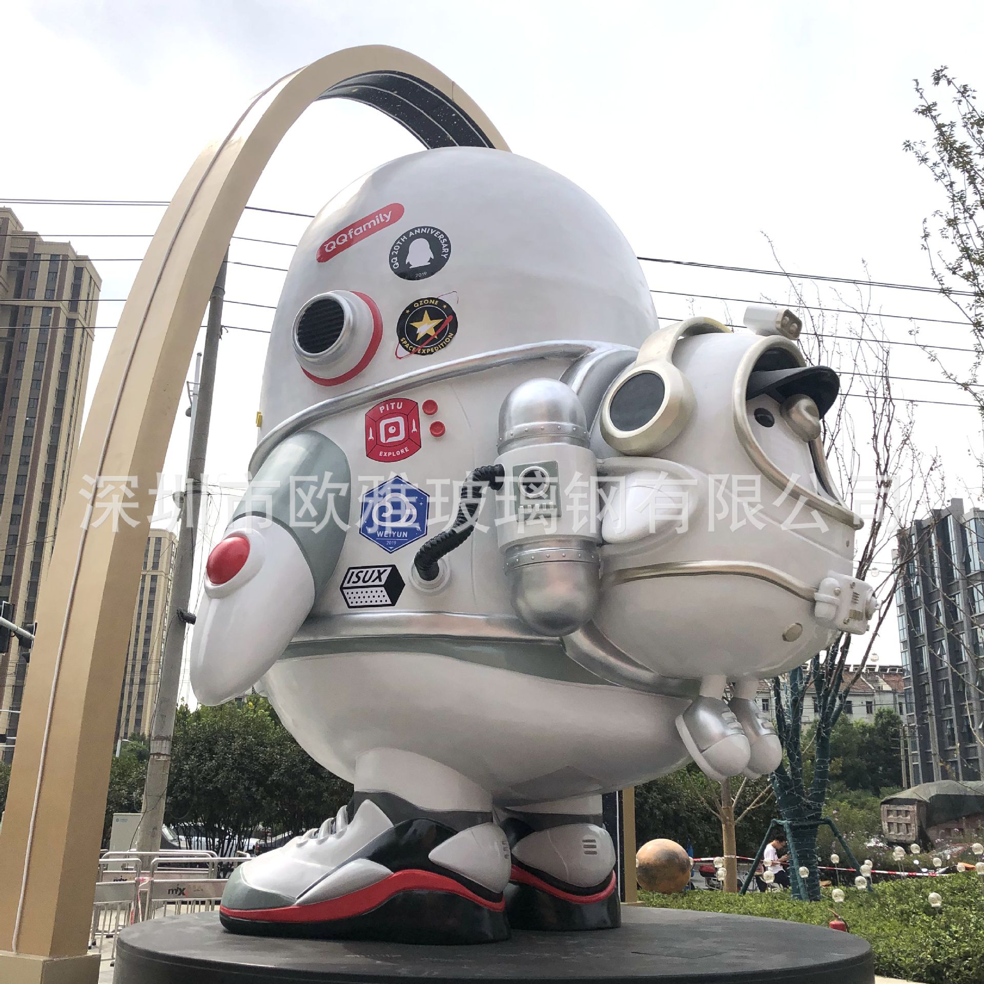 8米大型玻璃钢 卡通QQ大小企鹅 潮玩户外商场景观美陈 玻璃钢雕塑