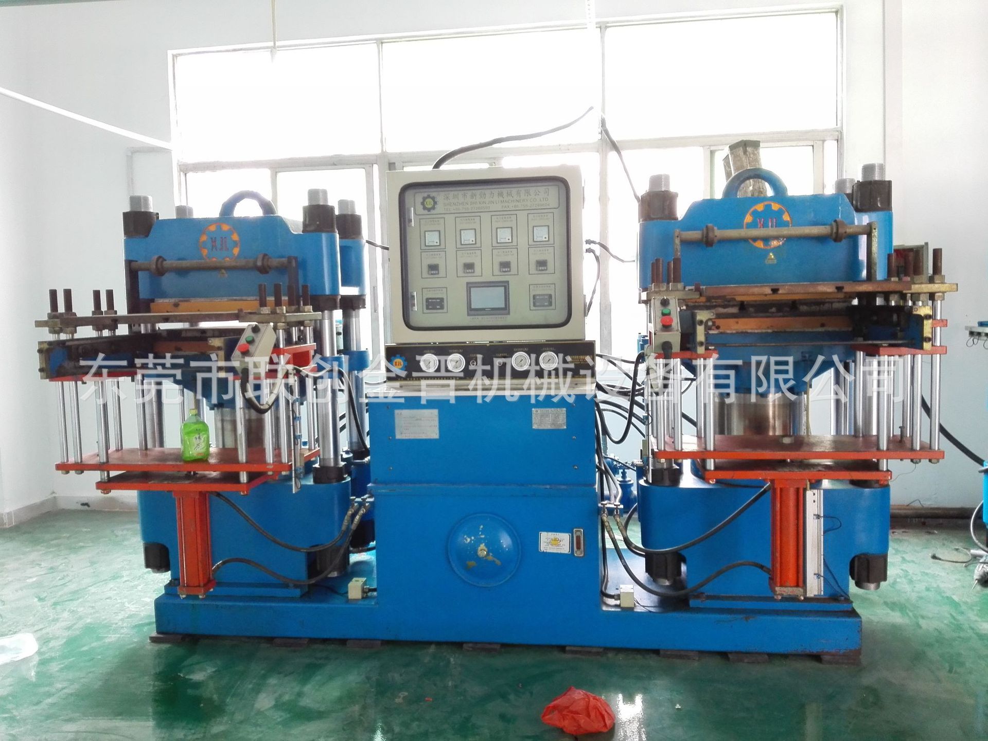 二手新劲力250T平板硫化机（前顶2RT）