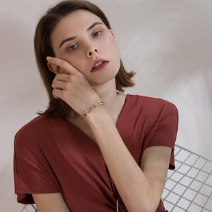 �n�������p�h���C���18Kõ���ٴ�Ů���ɫ�֭h������