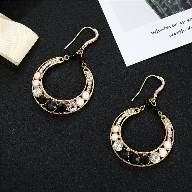 Européen Et Américain Rétro Tendance Diamant Ovale Géométrique Goutte D'eau Boucles D'oreilles Boucle D'oreille Accessoires Simple Personnalité De La Mode Féminine Accessoires display picture 2