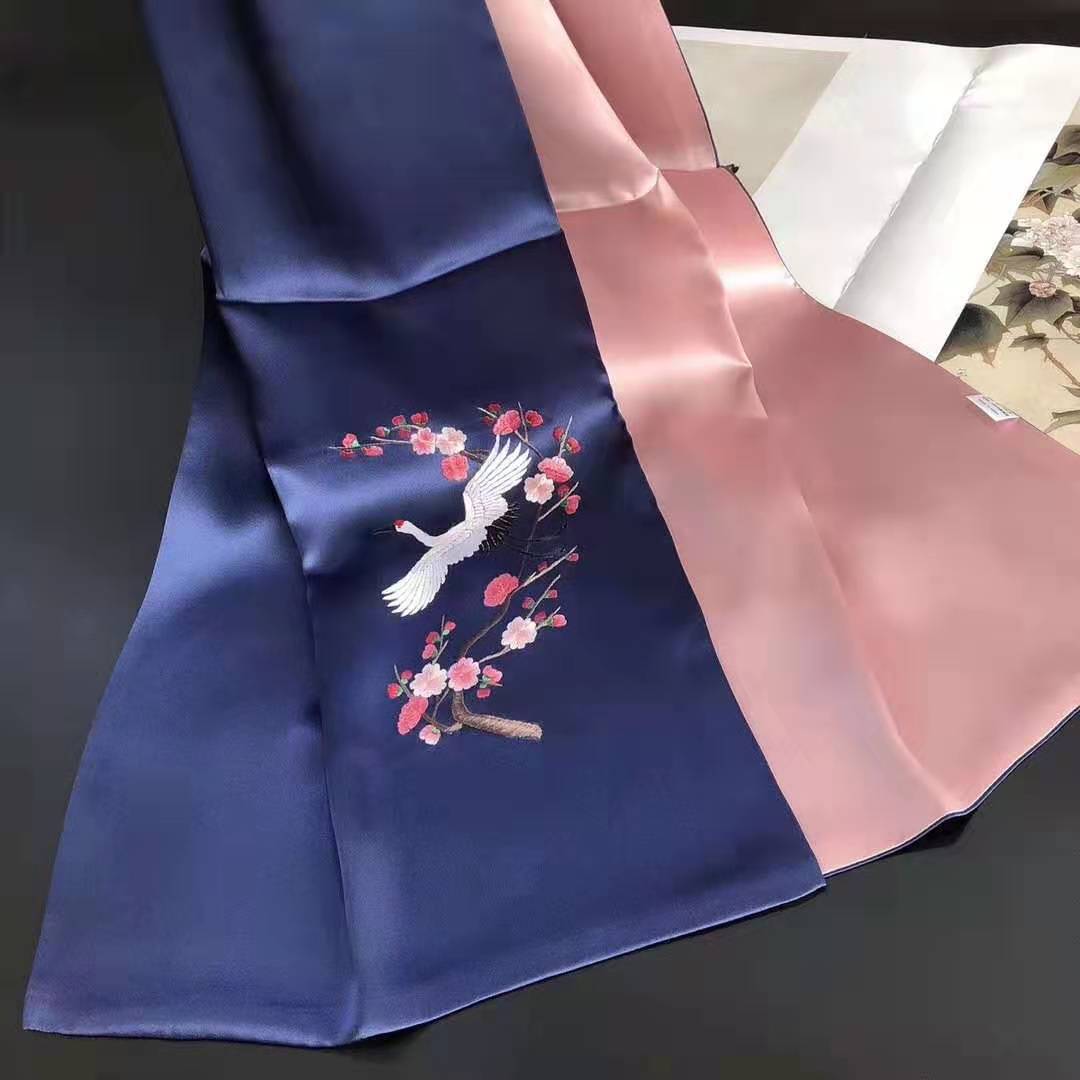 成都特色非遗文化蜀绣真丝围巾仙鹤系列厂家批发零售
