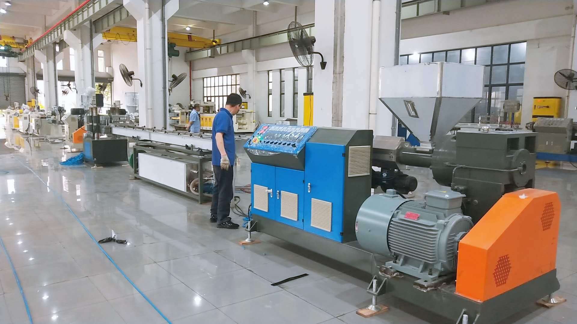 燿安厂家直销一出多条PVC封边条挤出设备型材挤出机器