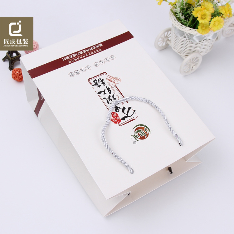 广州厂家定制展销会促销广告环保白卡手挽袋牛皮服装纸袋包装LOGO