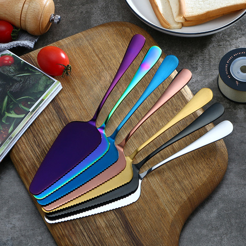 Stainless steel cake spatula, titanium-coated with teeth, triangular spatula, pizza spatula, golden cake knife, baking tool