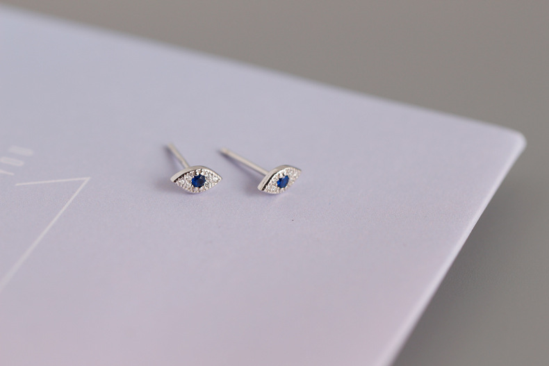 Fashion Eye Sterling Silver Inlay Zircon Ear Studs 1 Pair