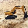 2.4G alloy remote control Excavator 8 passageway Excavation Engineering vehicles Toys boy Toys Large wireless Excavators