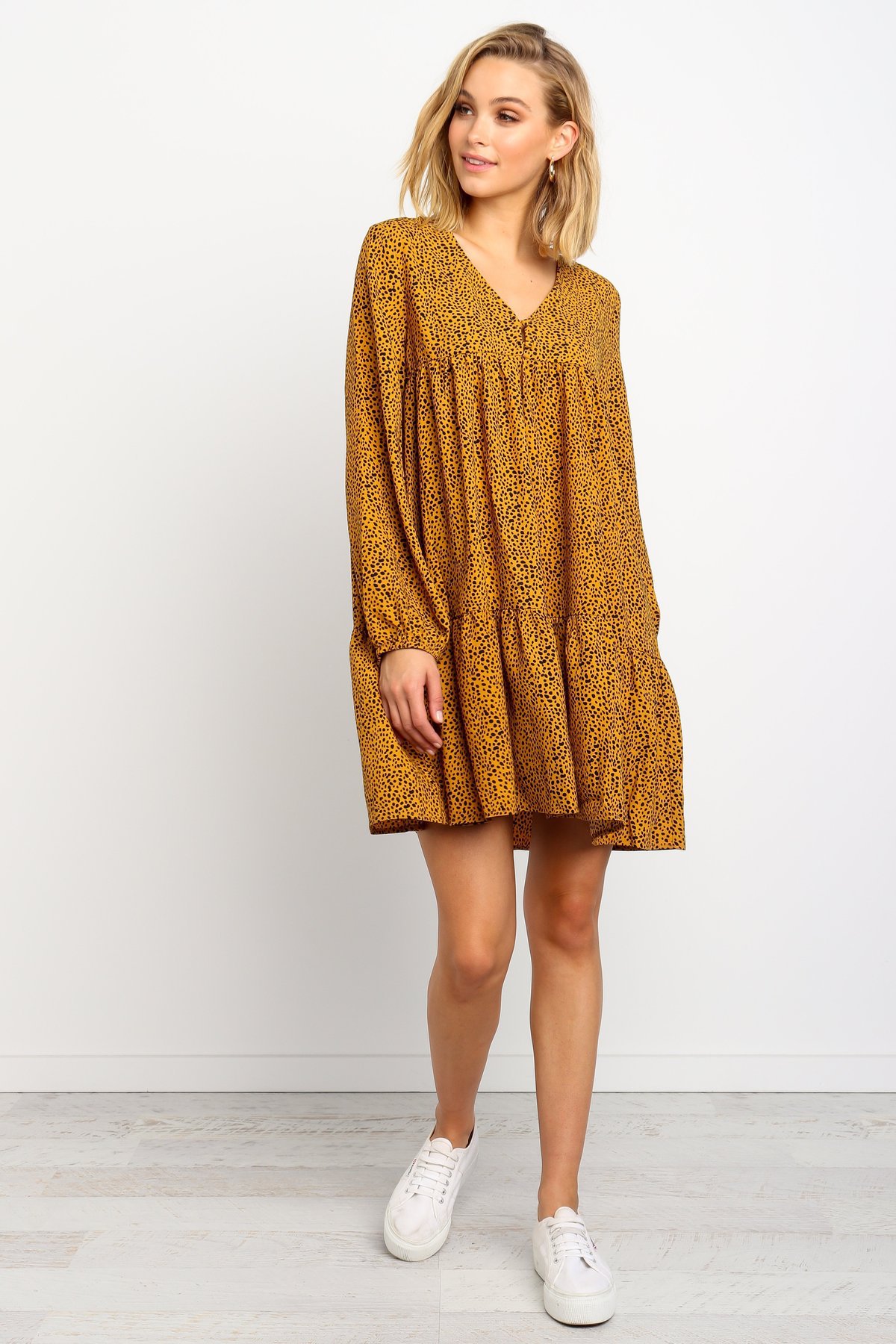 V-neck long-sleeved loose pleated printed dress  NSYD35360