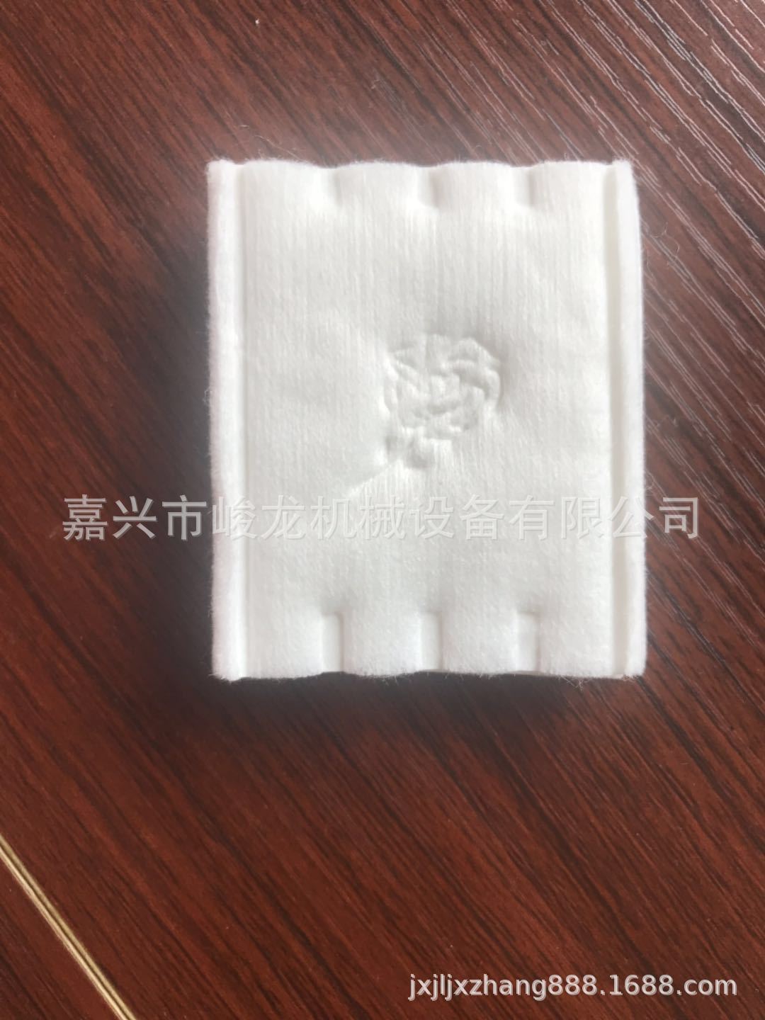 JL-XF新型全自动多规格方片卸妆棉片机 方片压花卸妆棉切片机