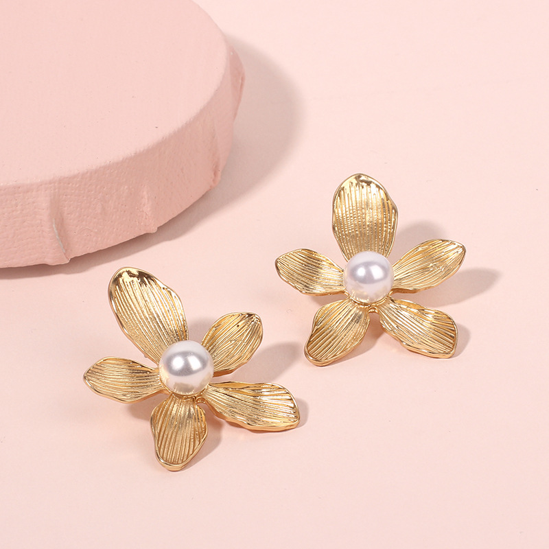 20g Weight Earrings Classification Wedding, Travel Occasion Women'S Gender Gold, Silver Color Fashion Flower Pearl Alloy Earrings 8
