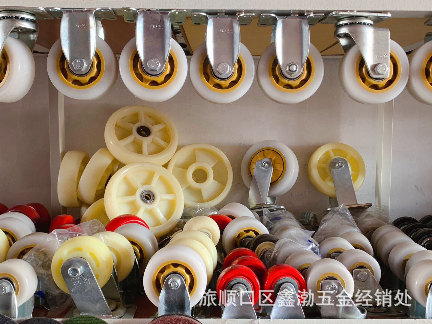 批发尼龙轮2寸5寸8寸重型万向轮轮子滑轮齿轮黑家具轮2寸万向脚轮|ru