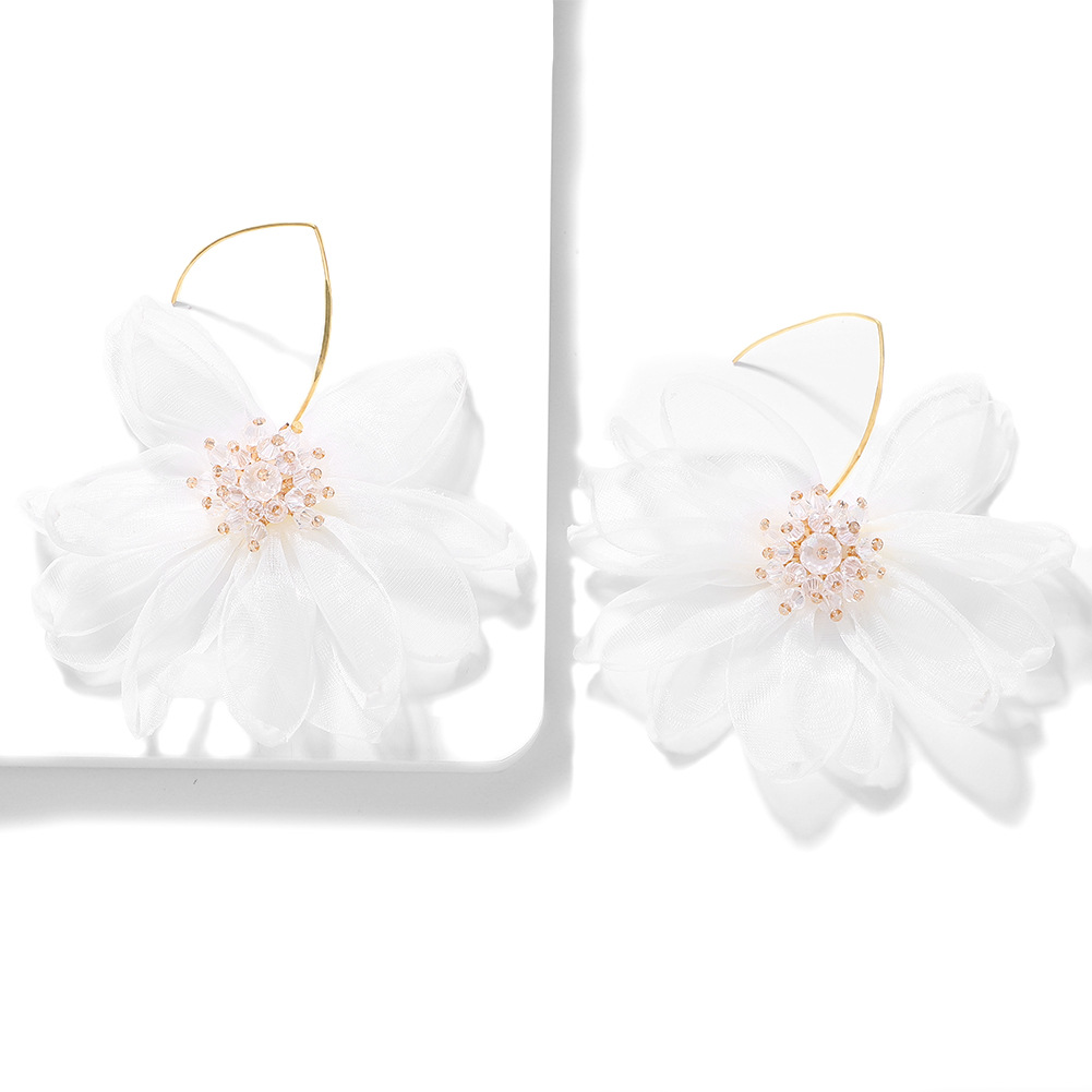 2019 Nouveau Super Fée Coréen Style Pur Fleur Boucles D'oreilles Élégant Gaze Respirant Tissu De Noël Suspendus Pendentif Femmes display picture 6