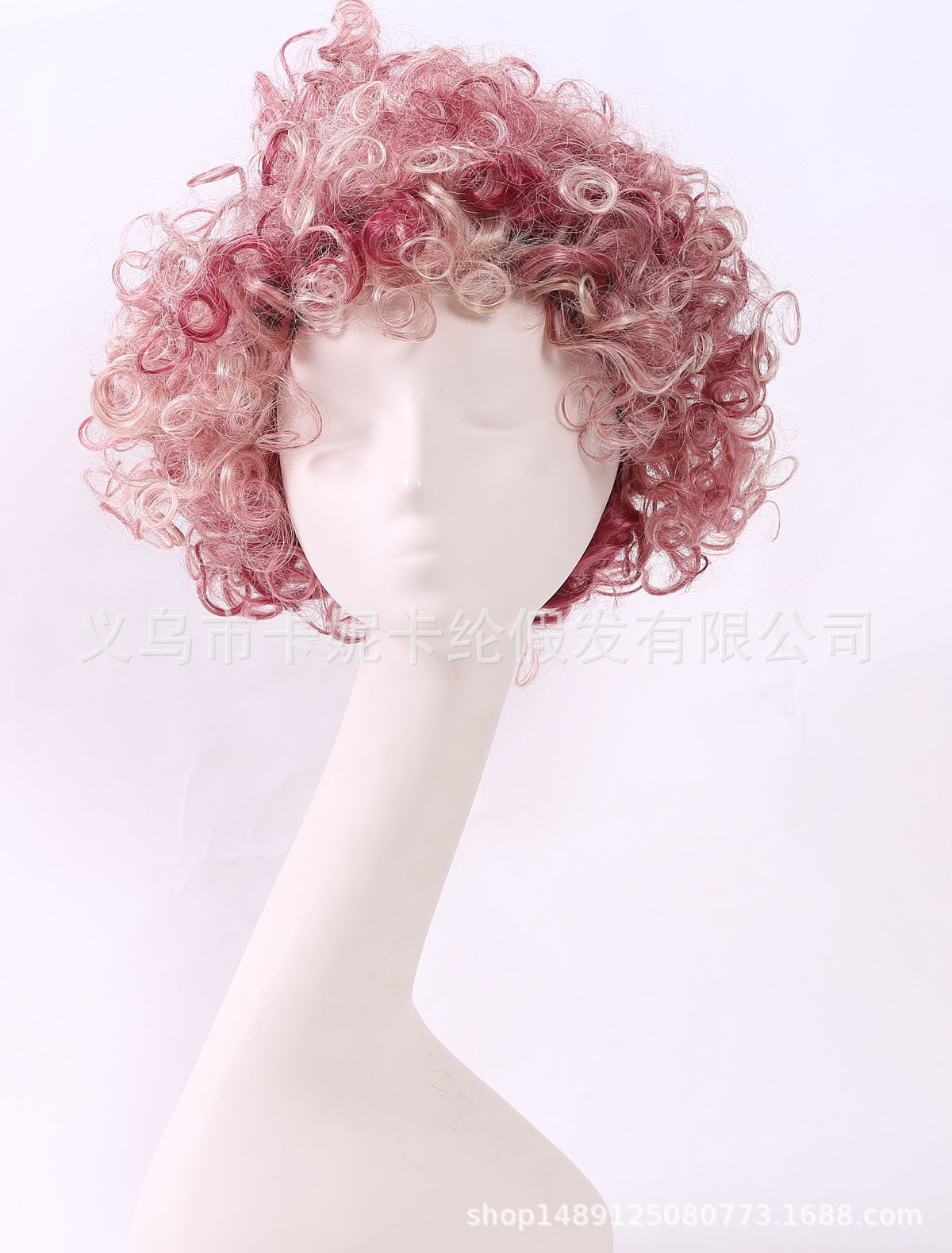 Los nuevos fanáticos de gris plateado envían cabello rizado de tendencia de moda europea y americana