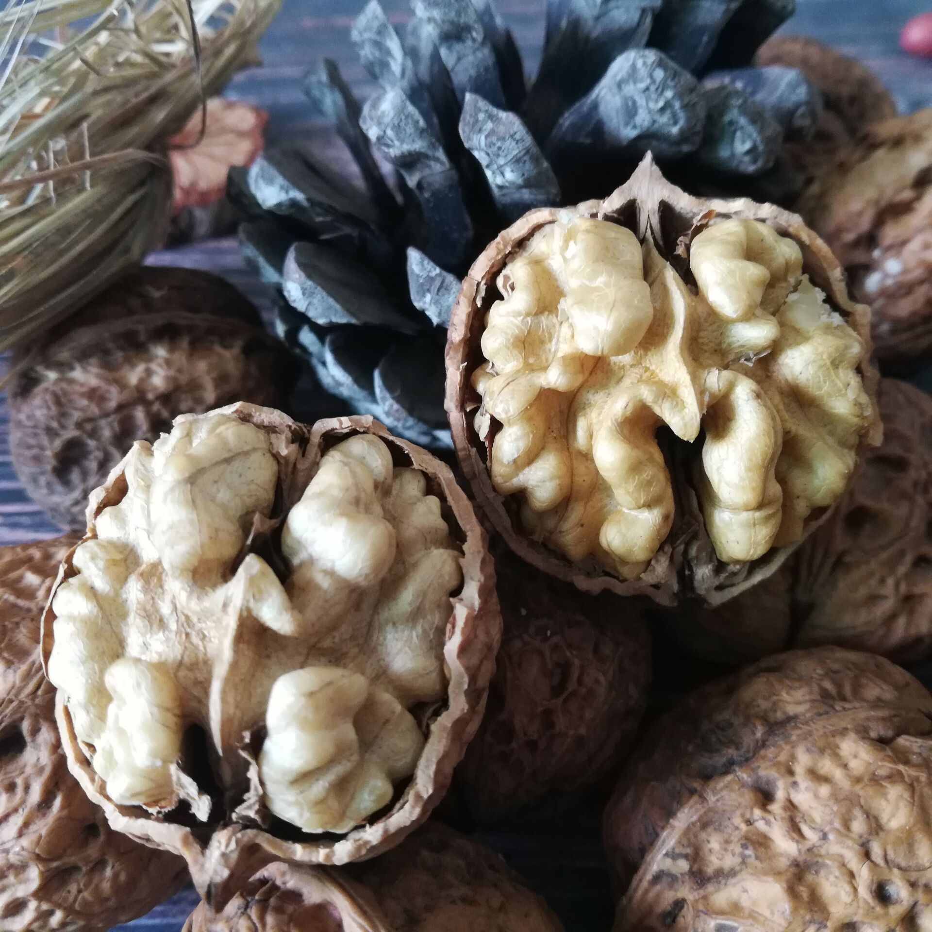 Yunnan specialty Walnut Trees Bleach nut Roasting leisure time snacks Produce Food paper