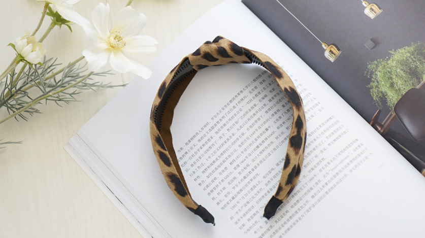 Retro Leopard Pattern Suede Fabric Wide-sided Knotted Headband Wholesale Nihaojewelry display picture 12