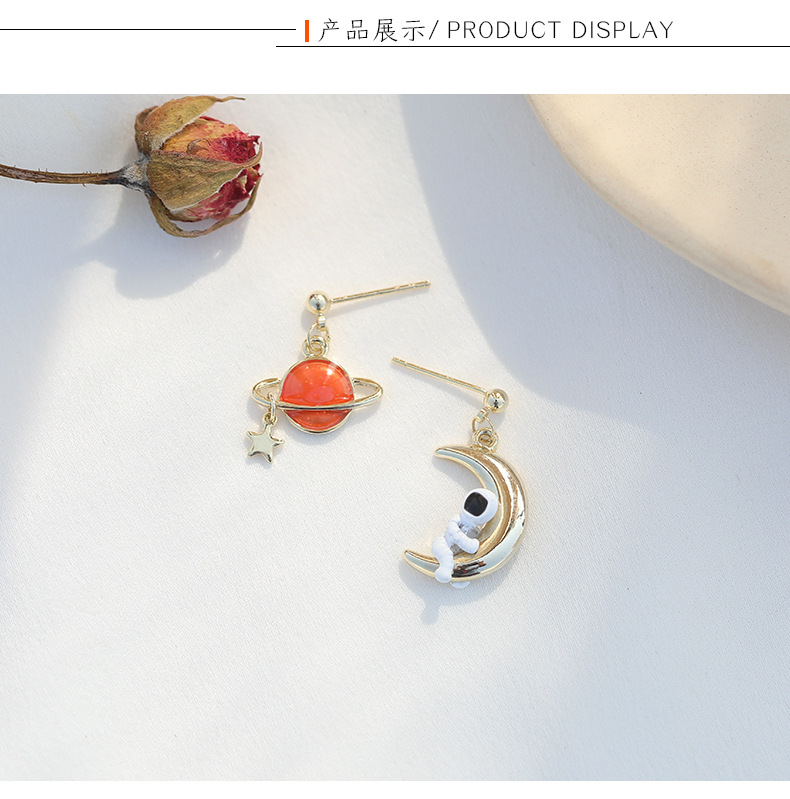 Japan Und Südkorea Spaß Design Planet Astronaut Ohrringe S925 Silbern Adel Tropföl Bemalte Weibliche Nischen Netz Rote Ohrringe display picture 1