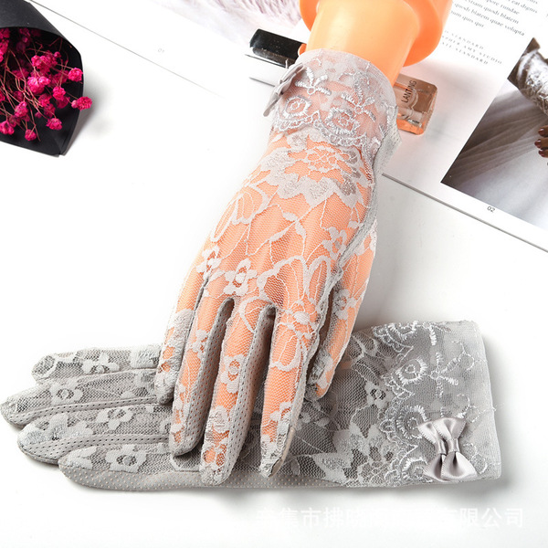 Lace autumn gloves