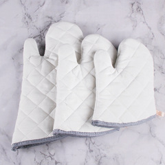 Wholesale thickened high temperature resistant anti-scalding gloves for baking kitchen oven microwave oven insulation gloves large, medium and small