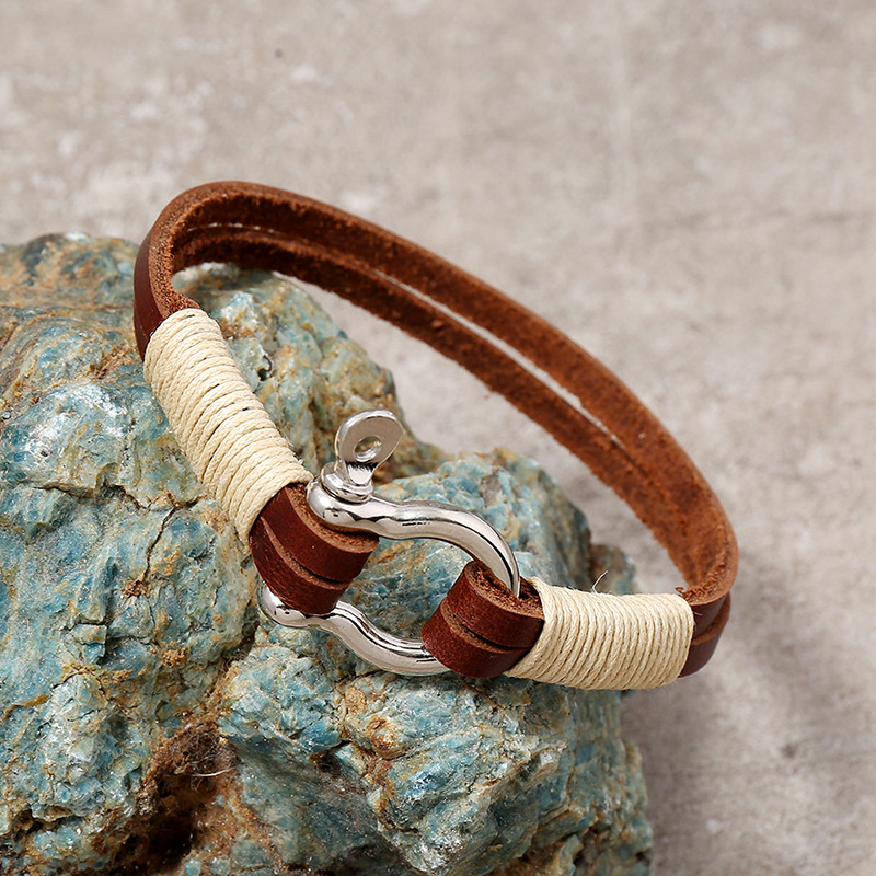 Simple Vintage Hand-woven Leather Bracelet display picture 3