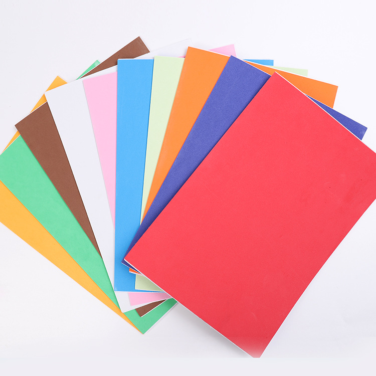 Papel de esponja directo de fábrica color EVA papel de espuma jardín de infantes material hecho a mano papel de color origami con pegamento 10 colores