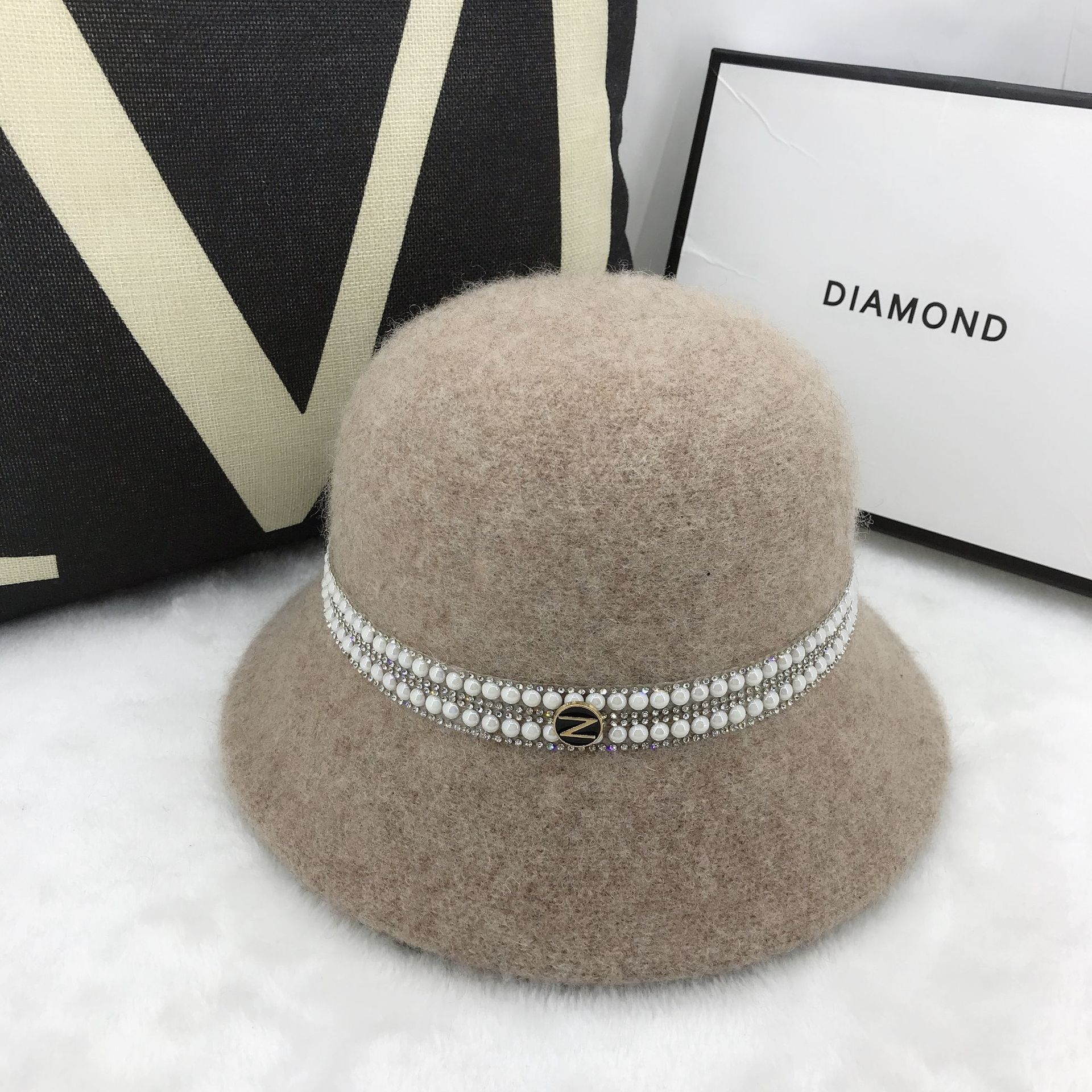 Chapeau de bassin en cachemire d'automne et d'hiver élégant style célébrité perle strass mode rétro chapeau thermique britannique_voghion.com